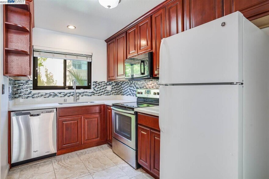 Kitchen - 9005 Alcosta Blvd