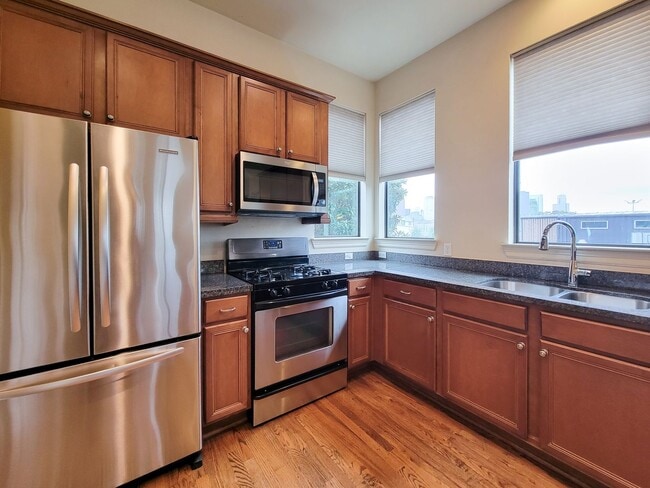 Building Photo - Stunning Corner Unit with Breathtaking Views!