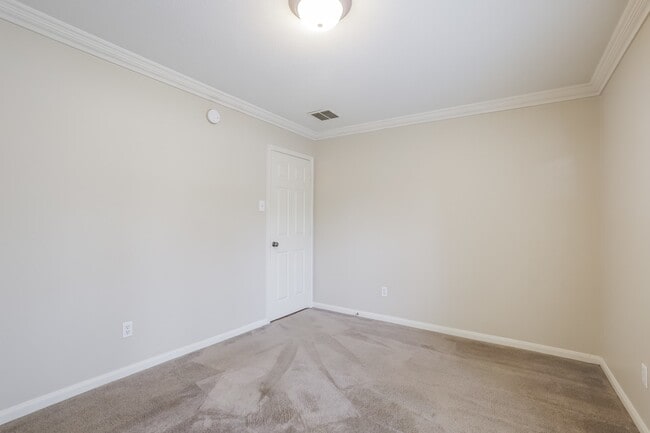 Building Photo - 2011 Pinecreek Pass Ln