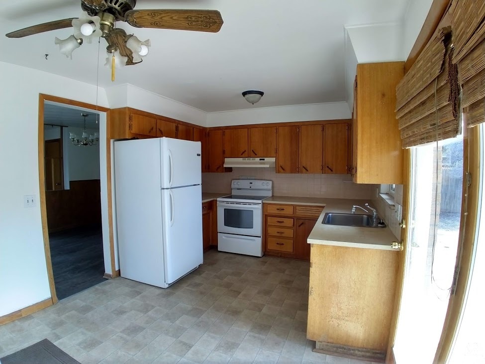 Kitchen - 2766 E Euclid Ave