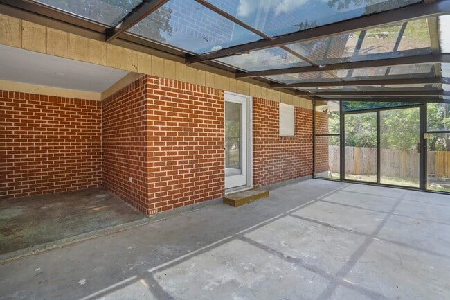 Building Photo - 514 Canyon Ridge Dr