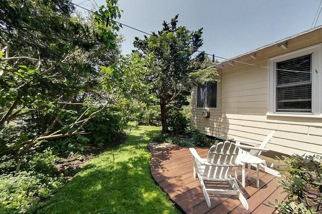 Building Photo - 33 Warren Ave