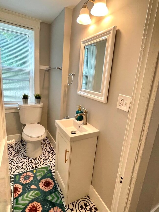 Building Photo - 4560 Flad Ave