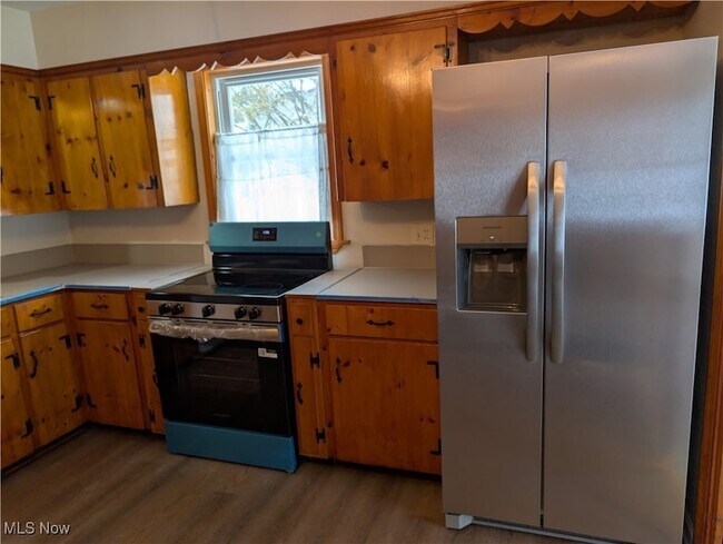 Building Photo - 703 Avondale St