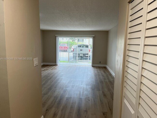 Building Photo - 4848 NW 24th Ct