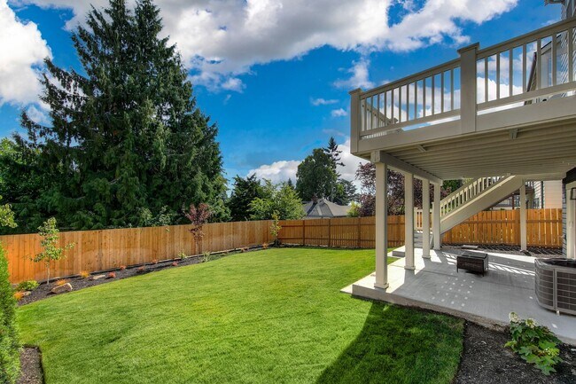 Building Photo - Gorgeous 4 Bed/3.5 Bath with Beautiful Fin...