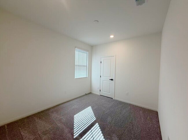 Building Photo - 519 La Vis Acrs Ln