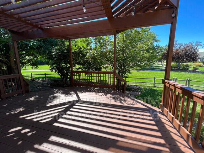 Building Photo - 1445 S Larkspur Ct