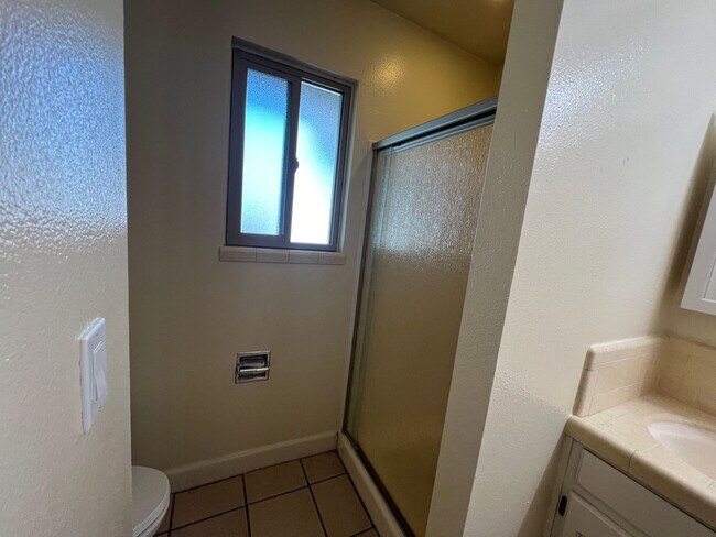 Building Photo - 3 bedroom single story in Manteca!