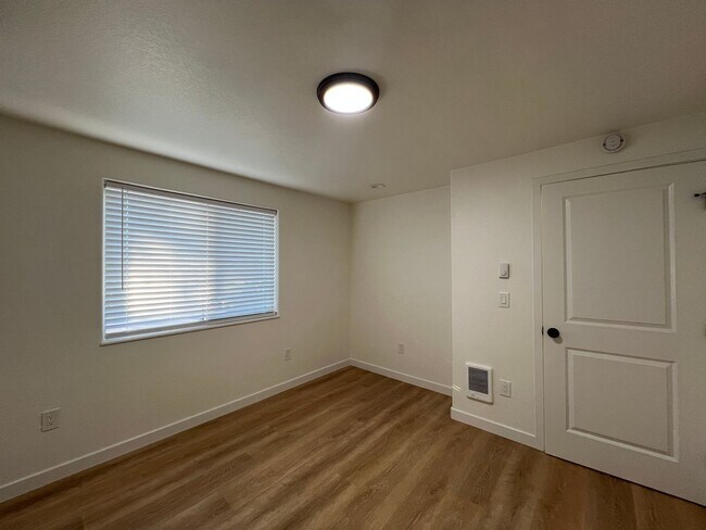 Building Photo - $500.00 OFF Move In Costs Special!