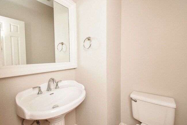 Building Photo - 127 Rush Haven Dr