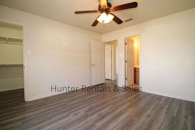 Building Photo - 5203 Daybreak Dr
