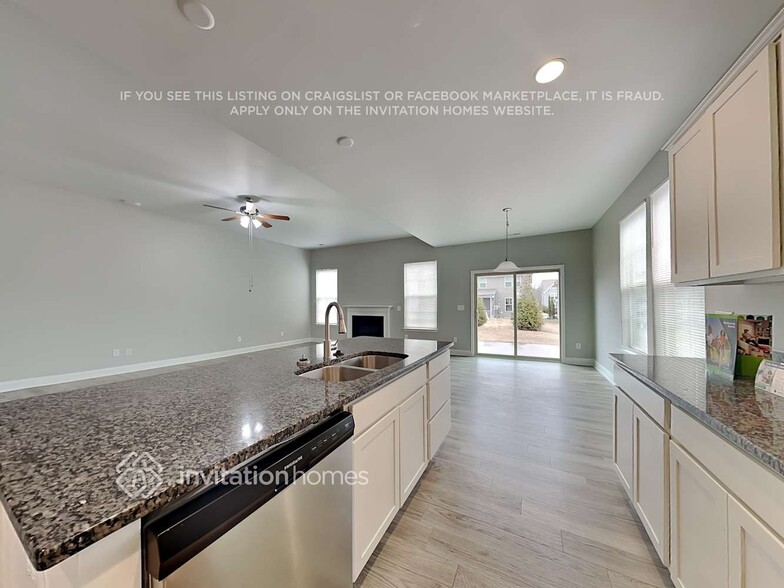 Building Photo - 42 Pearsall Farm Ln