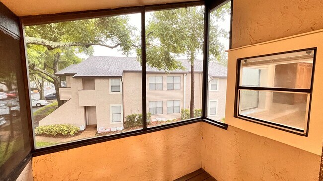 Building Photo - Unlock Your Perfect Winter Park Retreat: F...