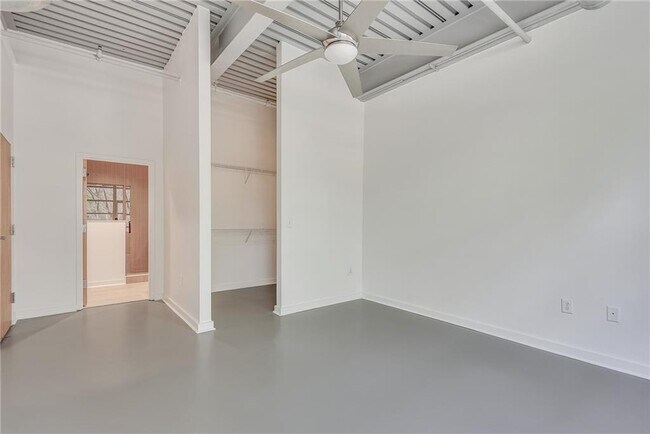 Building Photo - 400 Village Pkwy