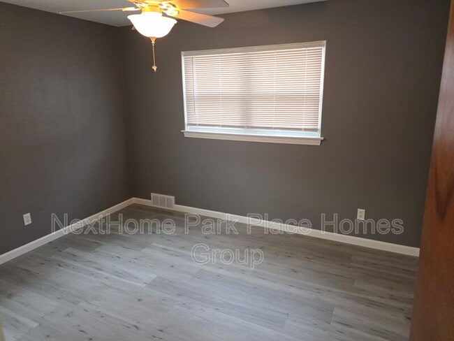 Building Photo - 3000 Dartmouth Dr