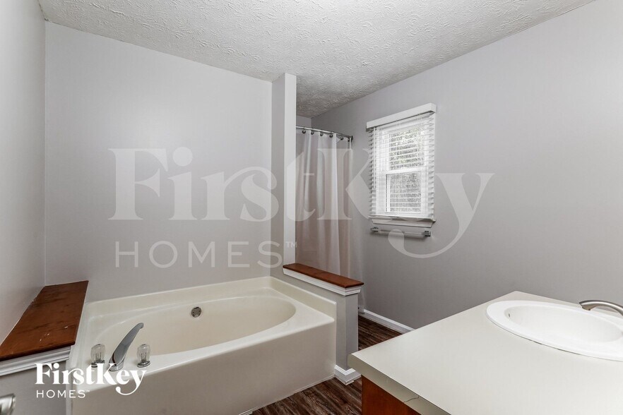 Building Photo - 2097 Blackberry Cir