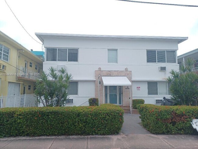 Primary Photo - 6950 Byron Ave