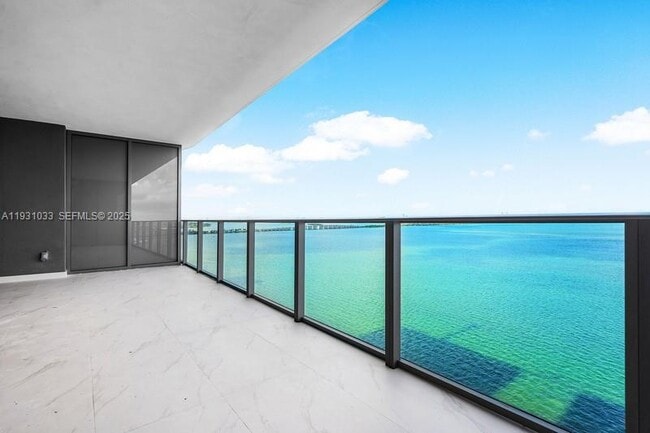 Building Photo - 700 NE 24th St