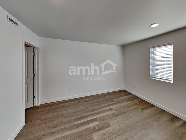 Building Photo - 12532 W Flynn Ln