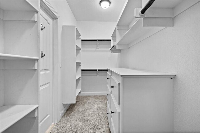 Building Photo - 4301 SW Beech Ln