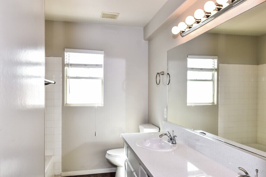 Building Photo - 4841 Villa Elisa Cir