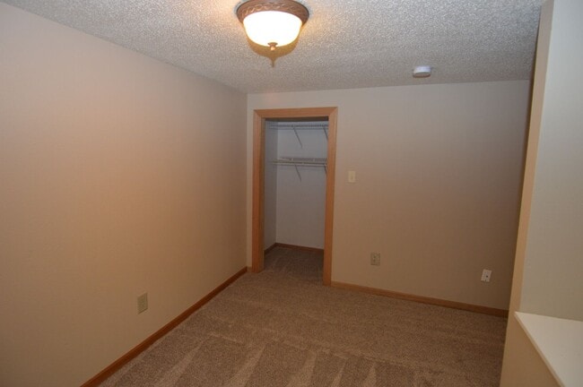 Building Photo - 5 Bedroom, 2 Bathroom House for Rent close to UND and Altru Hospital