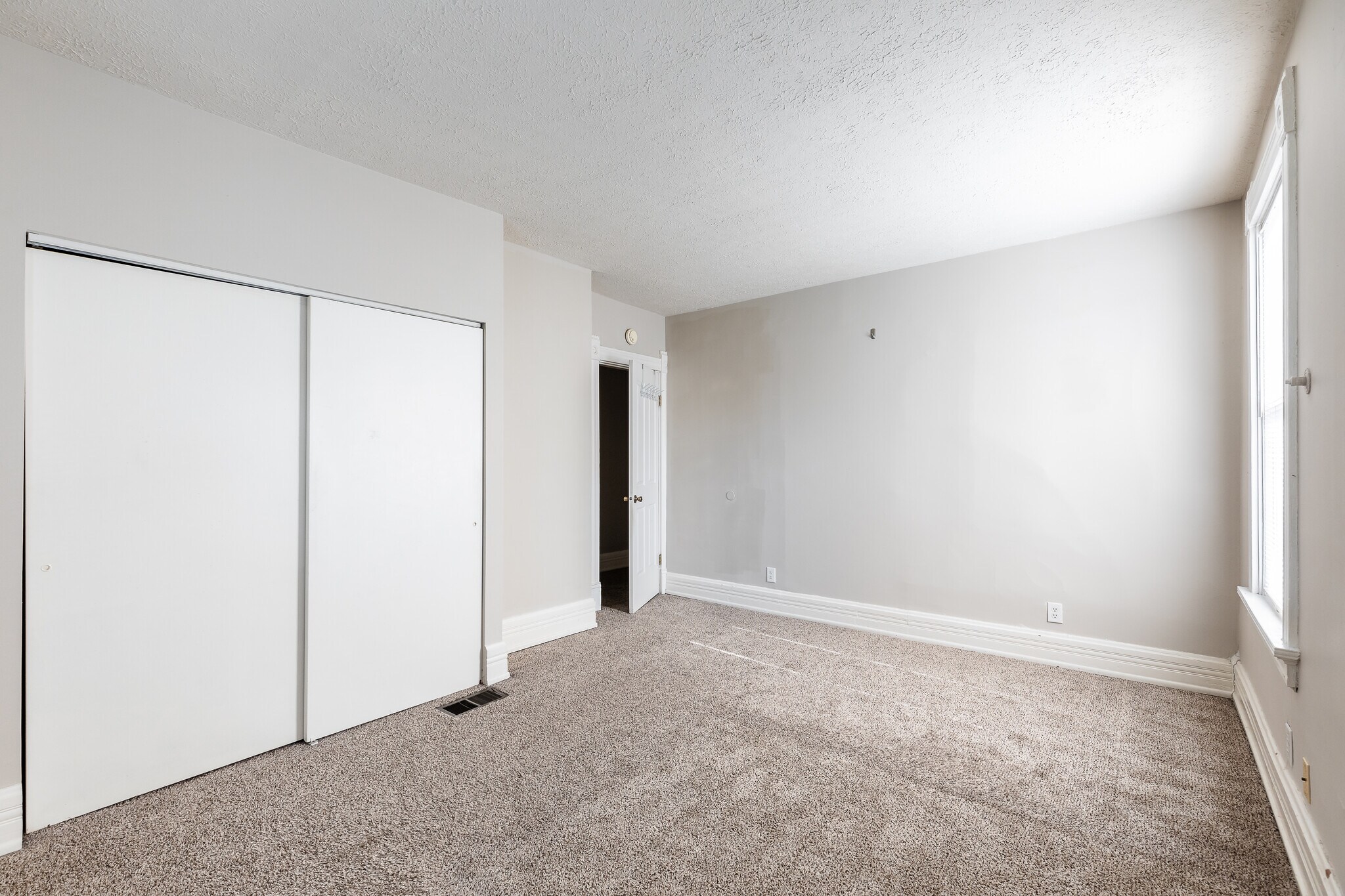 Building Photo - 1949 Hudson Ave