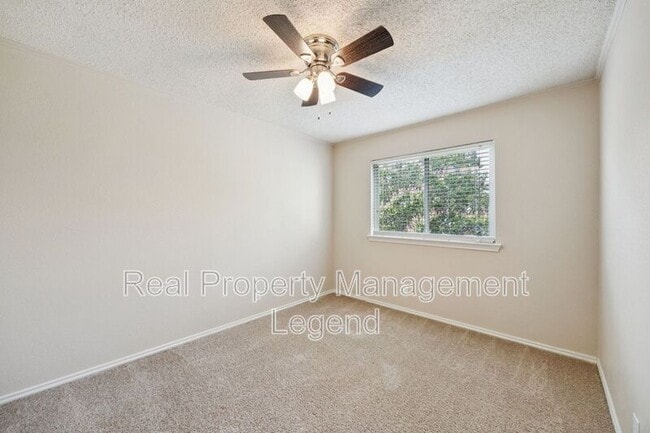 Building Photo - 817 Sewell Dr