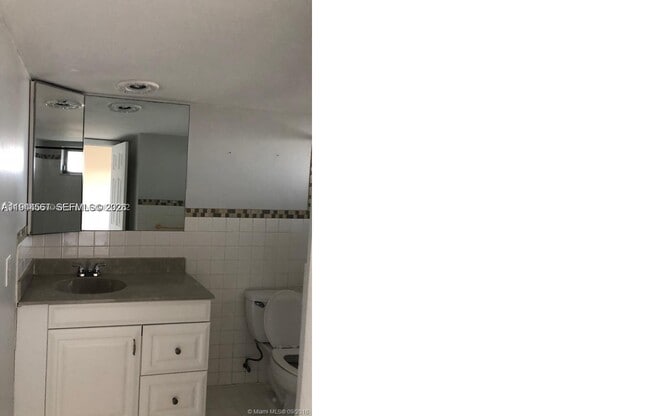 Building Photo - 1407 NE 56th St