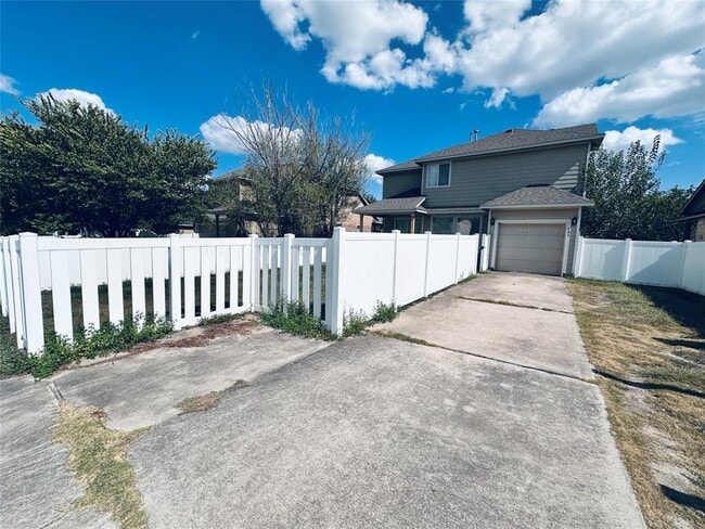 Building Photo - 408 Yucca House Dr