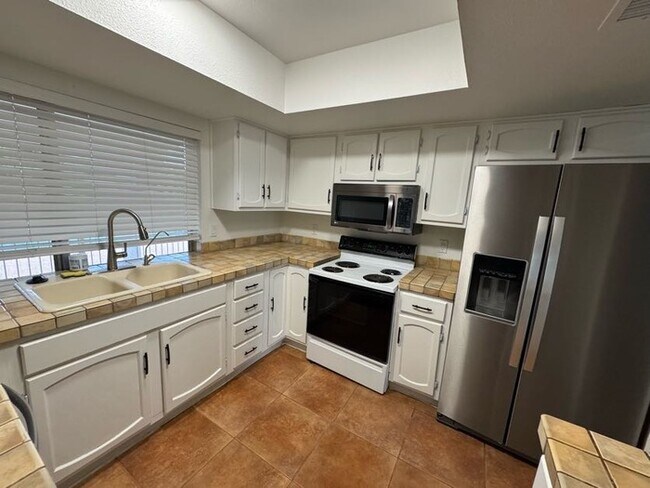 Building Photo - Glendale 4br With Pool