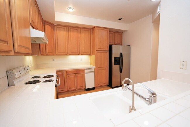 Building Photo - Beautiful & Spacious Condo in Desirable Sunnyvale Location!