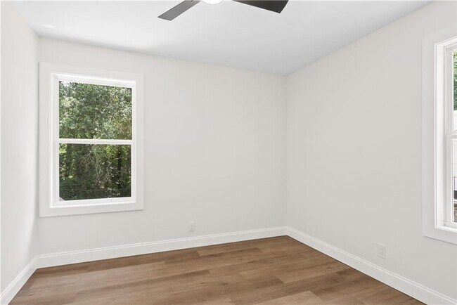 Building Photo - 1658 Altadena Pl SW