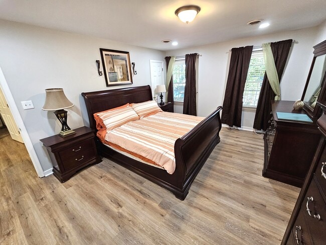 Building Photo - 10824 Drayton Rd