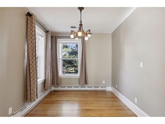Building Photo - 1720 Mt Curve Ave
