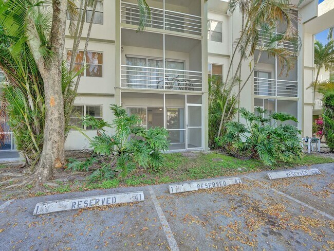 Building Photo - Renovated & Updated 2 Bed/2 Bath Condo with Patio – Prime Springcrest Location!