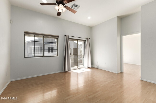 Building Photo - 2402 E 5th St