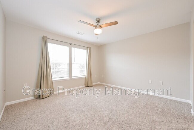 Building Photo - 1495 Red Cliff Way