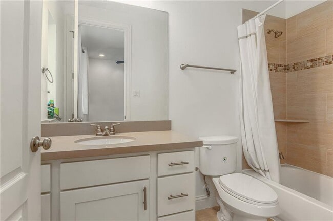 Building Photo - 611 Mazal Ln