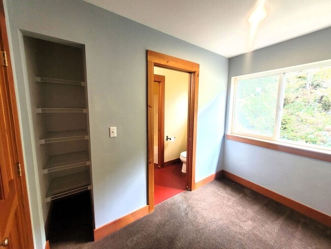 Building Photo - Beautiful South Hill Home with Bay Views 3...