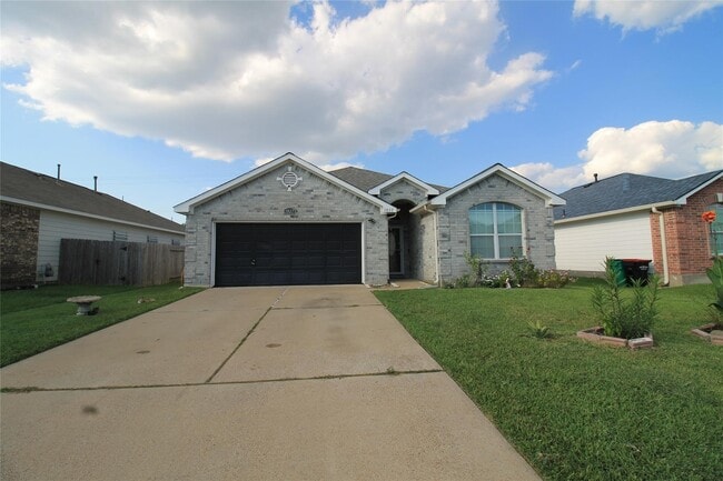 Building Photo - 3827 Dogwood Tr