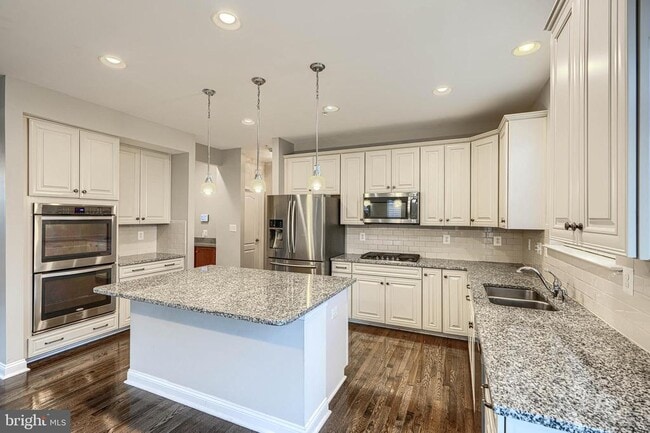 Building Photo - 601 Long Wall Dr