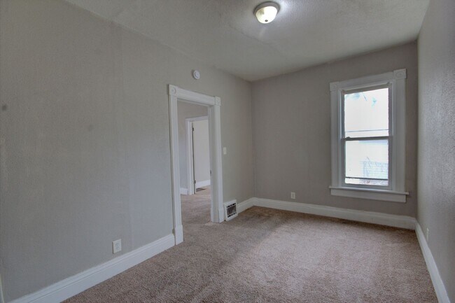 Building Photo - 1118 17th Ave