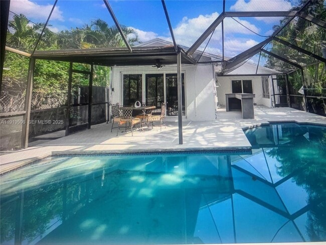 Building Photo - 1546 Van Buren St