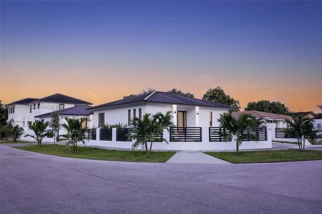 Building Photo - 917 SW 78th Pl