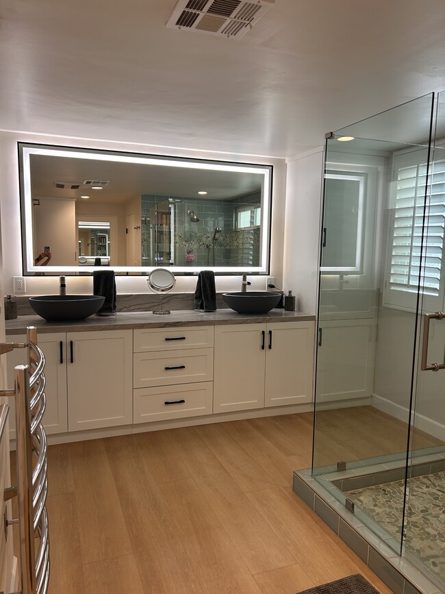 Building Photo - 3740 Ocean Dr