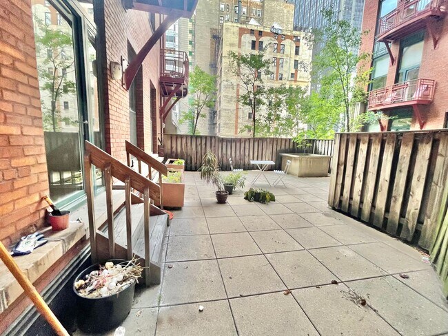 Building Photo - Beautiful 2BD/2BTH CONDO IN THE LOOP!