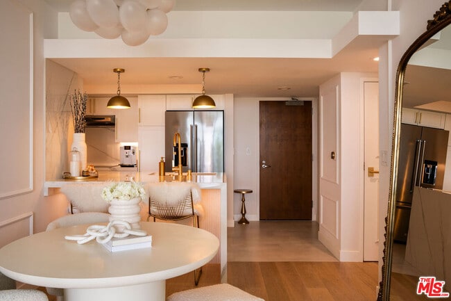 Building Photo - 13700 Marina Pointe Dr