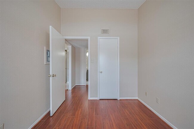 Building Photo - 2121 Hepburn St
